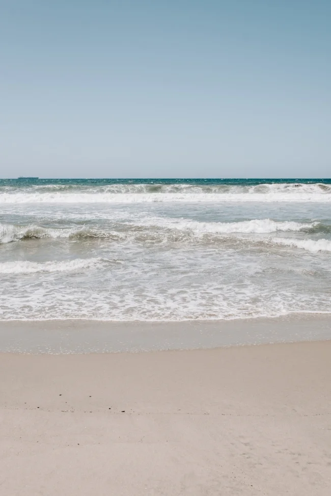 Jules-and-louis-blog-heeft-jouw-geboortestad-of-dorp-jou-gevormd-tot-wie-je-bent-zee-strand.jpg