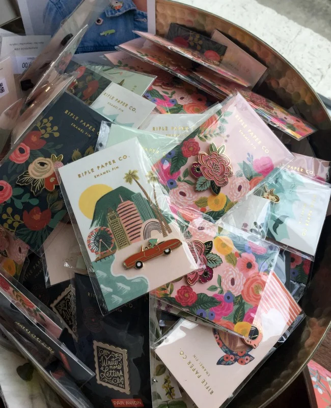 Jules & Louis Blog - Winkelen bij Rifle Paper & Co. in Winterpark Florida - berg pins.jpg