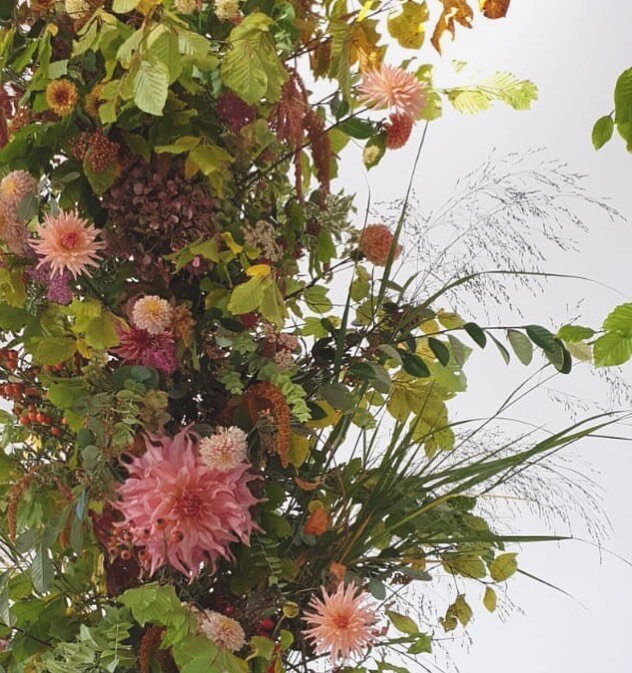 Some more Autumn wedding inspiration for you&hellip; or just look at it, cos it&rsquo;s ..nice to&hellip; look at.