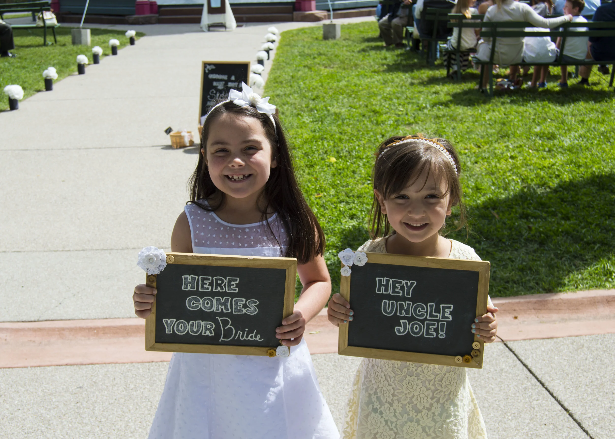 DSC_0041FlowerGirlsSigns.jpg