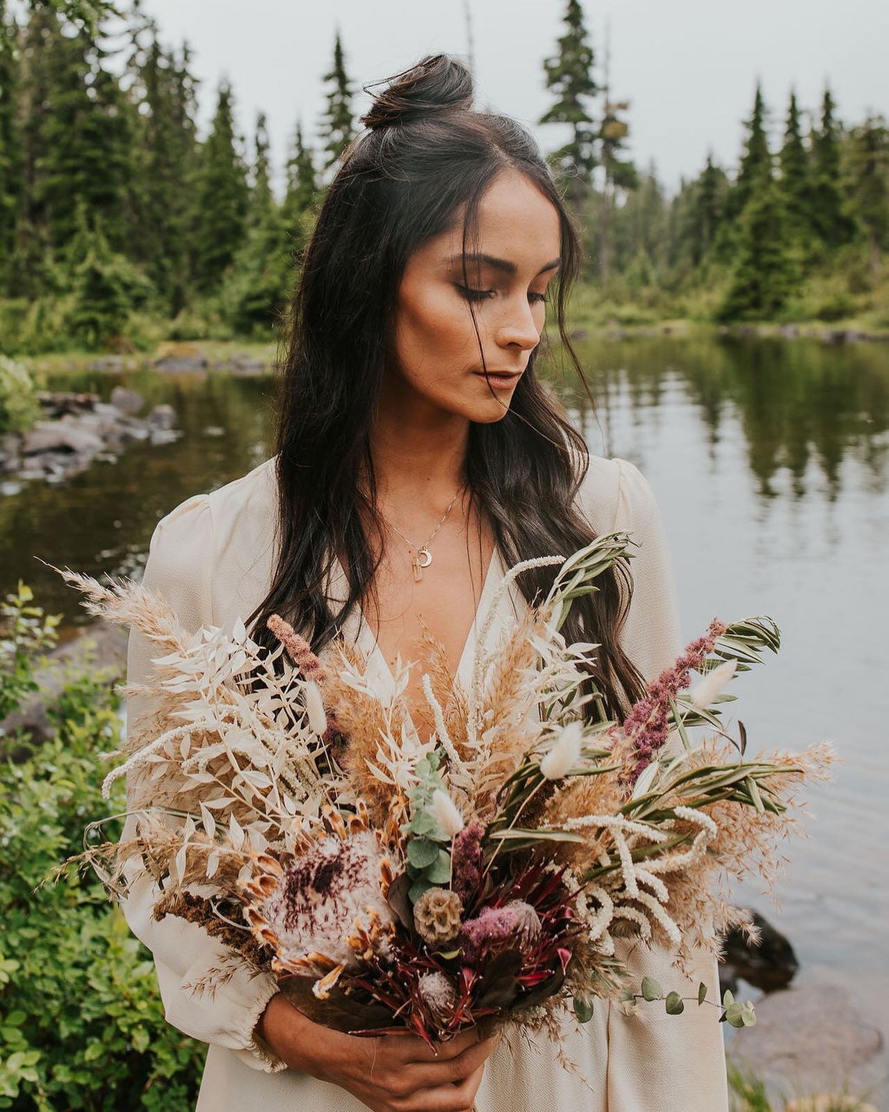 The weather today reminded me of this dreamy shoot so I had to share another image✨
&bull;
Photography @nicoleerinphotos @steph_lundy 
Planning @gibbonsweddings @samanthanicholas 
Florals @bluevioletdesign 
Model @francastro7 
Hair + Makeup @kerrywar