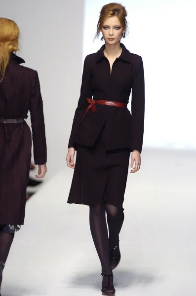 Alberta+Ferretti+Fall+2004+If3gkHudbSNl.jpg
