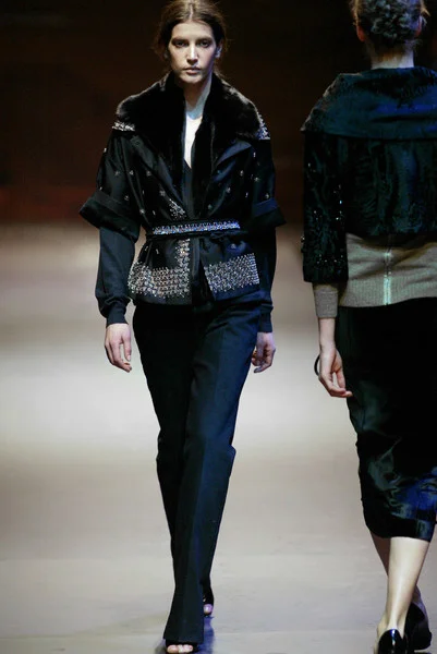 Prada+Fall+2004+5XBjAZaZ5yXl.jpg