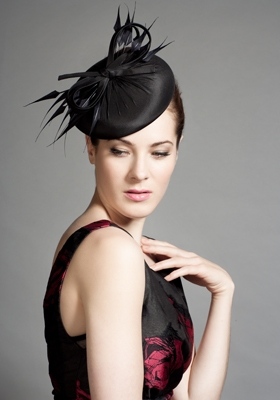 rachel-trevor-morgan-silk-taffeta-pillbox-with-claw-feathers-and-twist-profile.jpg