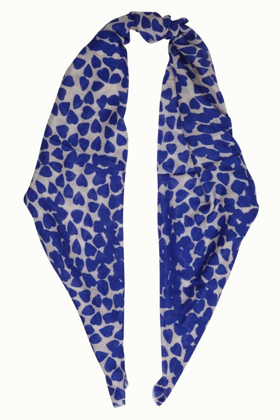 blue_heart_scarf_1.jpg