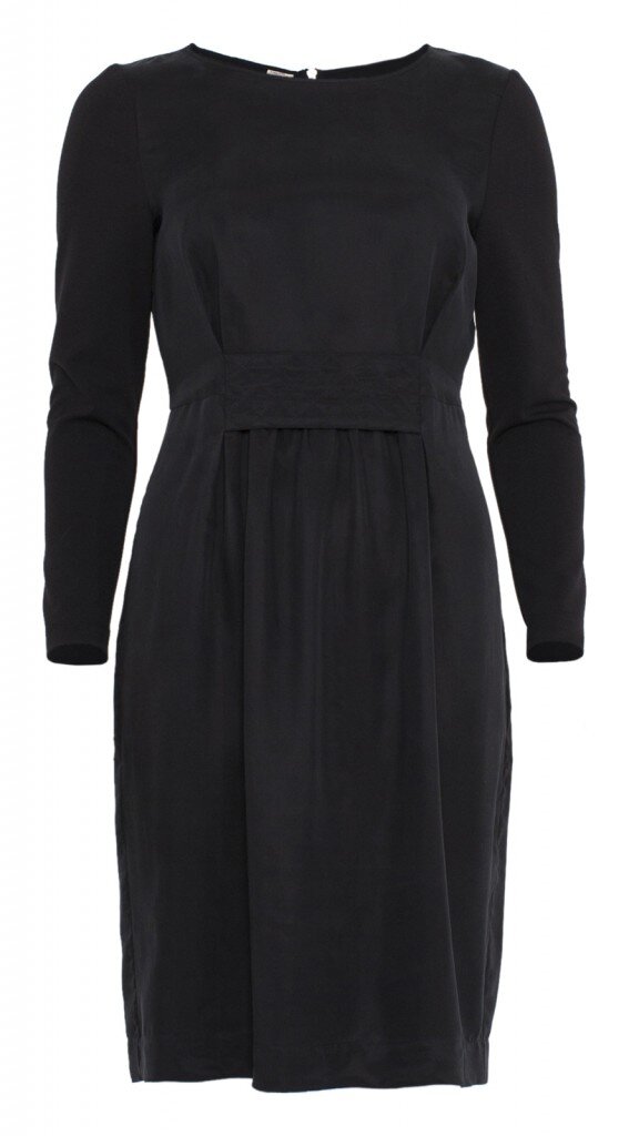 Baum-und-Pferdgarten-black-dress-with-quilted-belt-567x1024.jpg