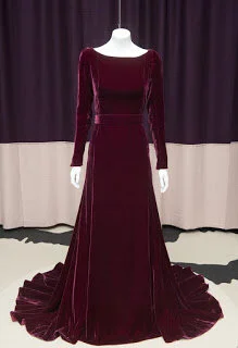 Birgit Hallstein Long Sleeves Velvet Gown in Burgundy