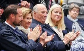 Regal Review: King Harald's Silver Jubilee Tour - Stavanger