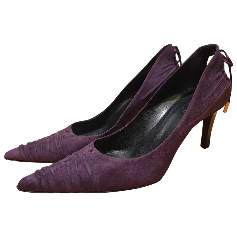 Gucci Cut Out Detail Pumps in Purple Suede