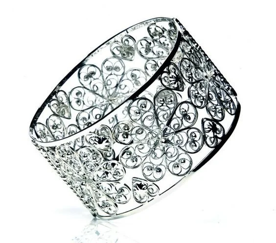 Arabel Lebrusan Filigree Rosette Bangle in Silver