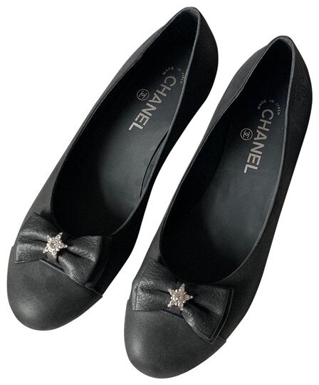 Chanel Star-Embellished Bow Ballet Flats in Black.jpg