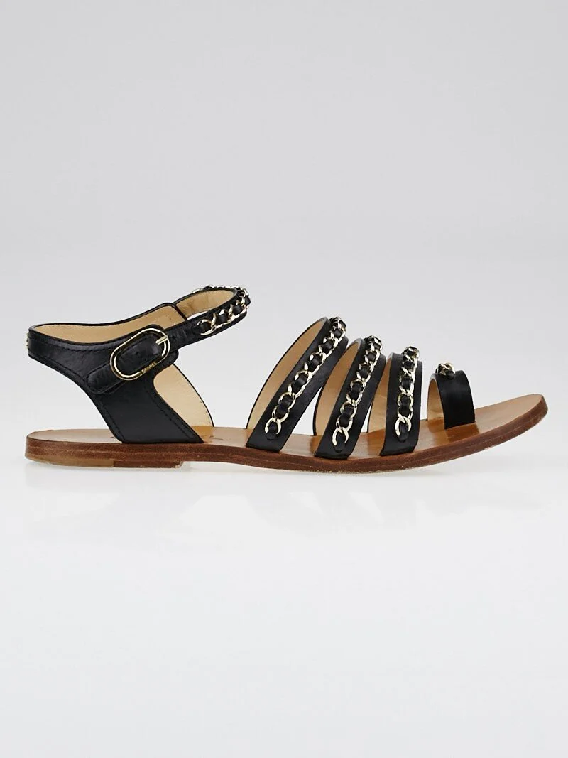 Chanel Chain-Embellished Toe-Ring Sandals in Black