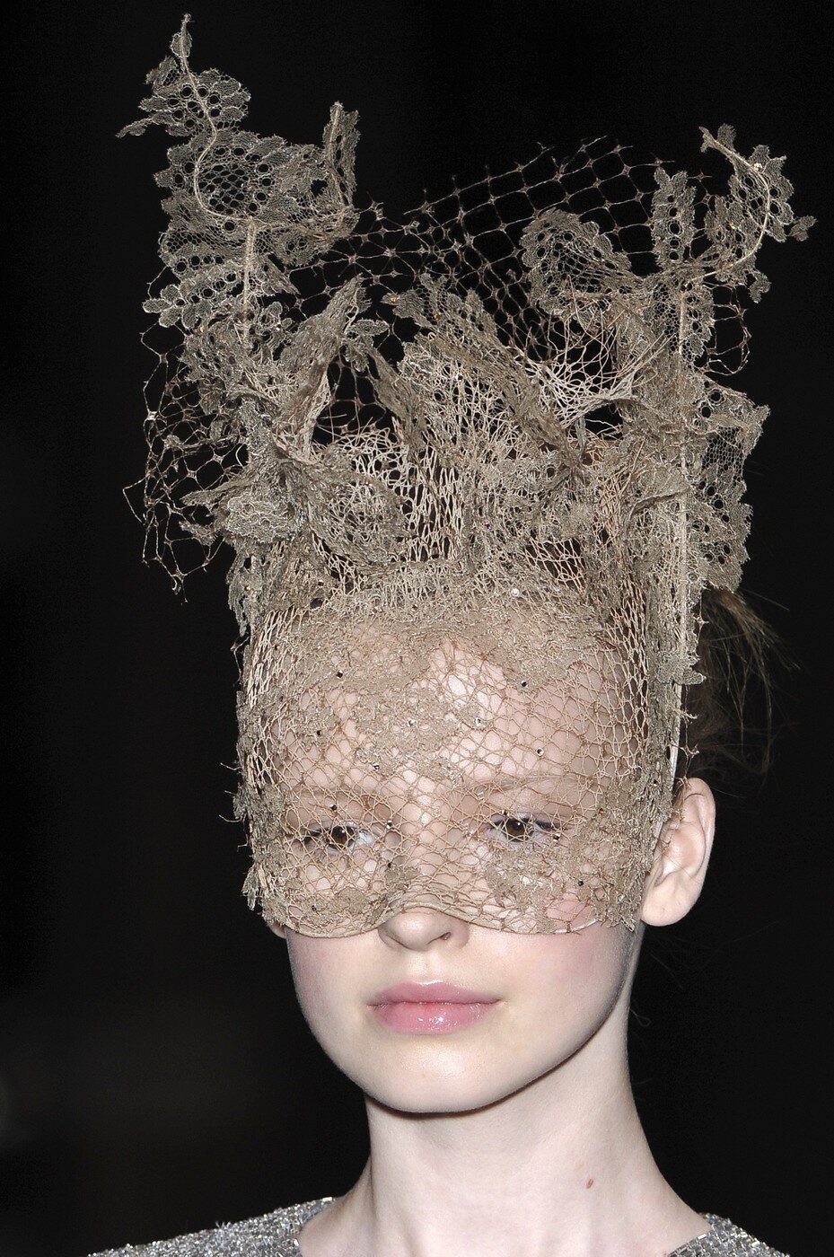 Valentino HC Lace Mask in Gold.jpg