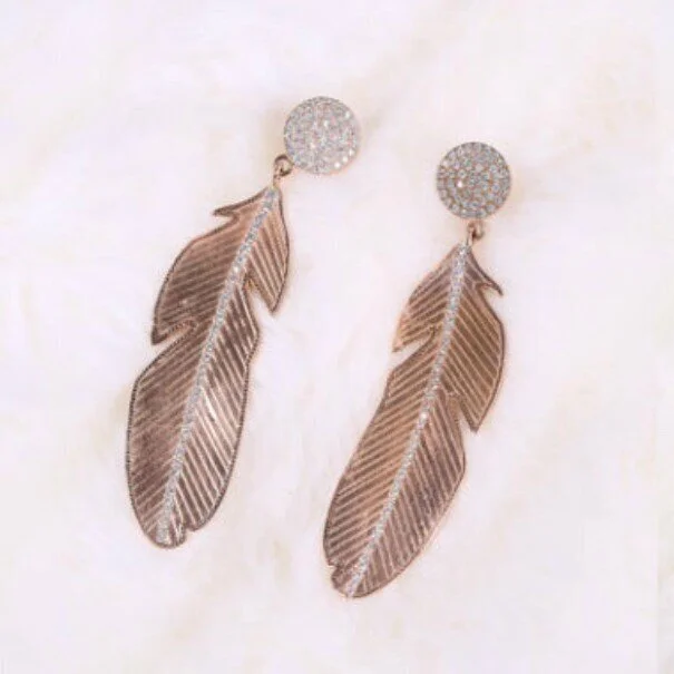 caroline-nilsson-summer-feather.jpeg