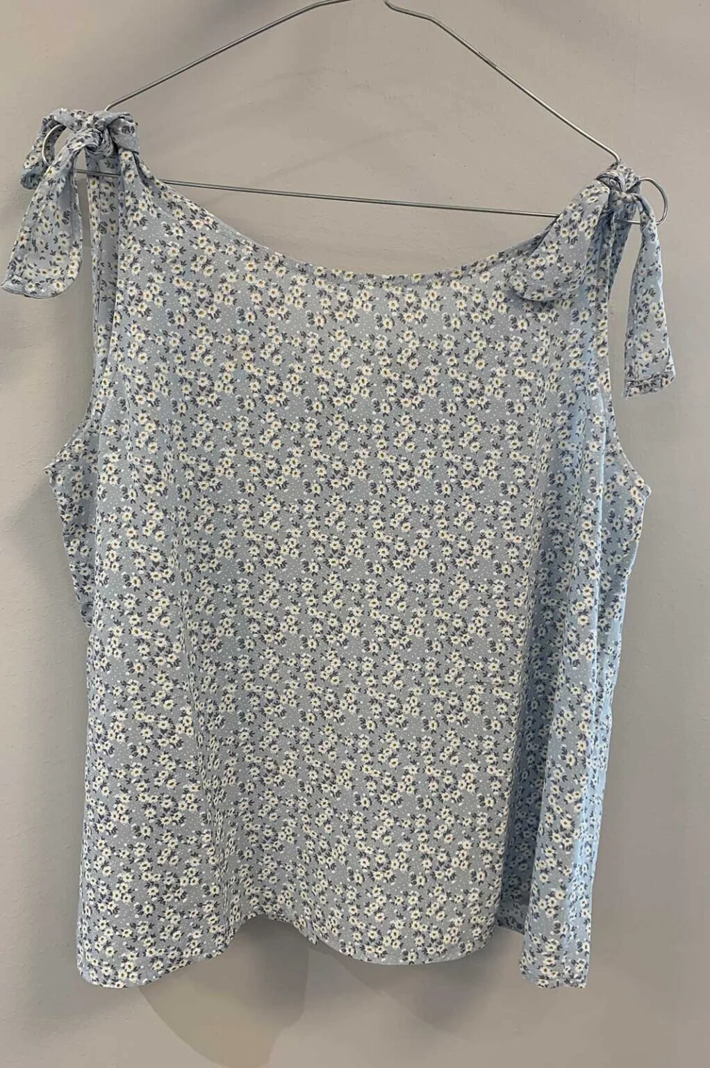 Ajlajk Floral Sleeveless Top