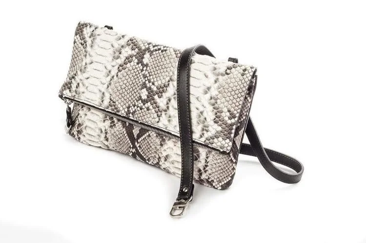 Puntotres 1704 Clutch in Python