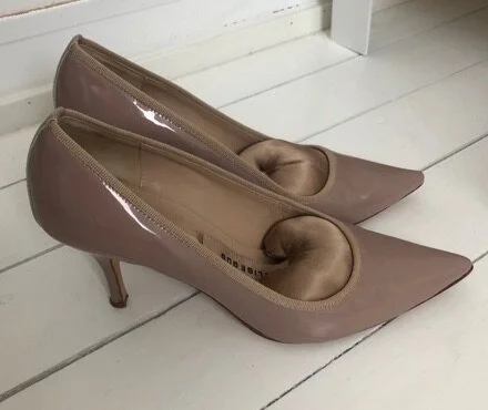 Elise Gug S012 Pumps in Nude Patent Leather