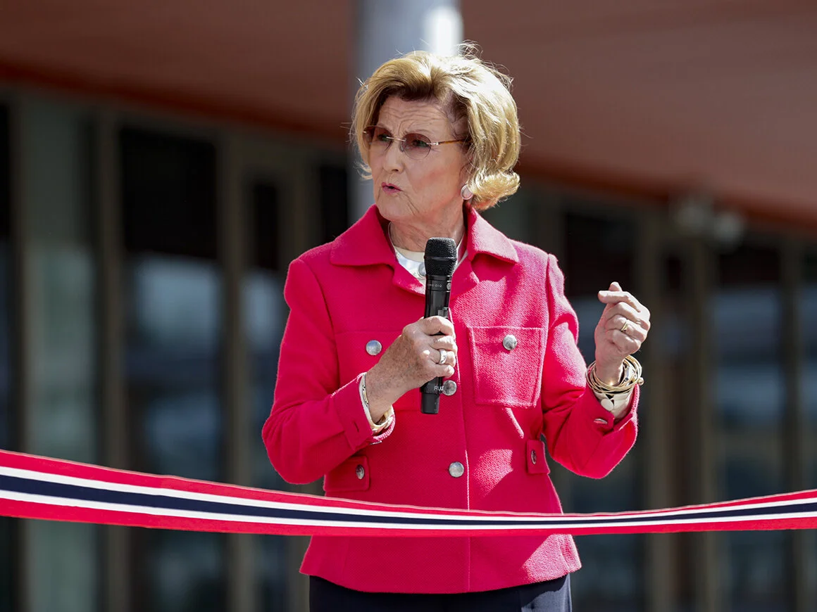 Queen Sonja officially opens Ruseløkka School's new building