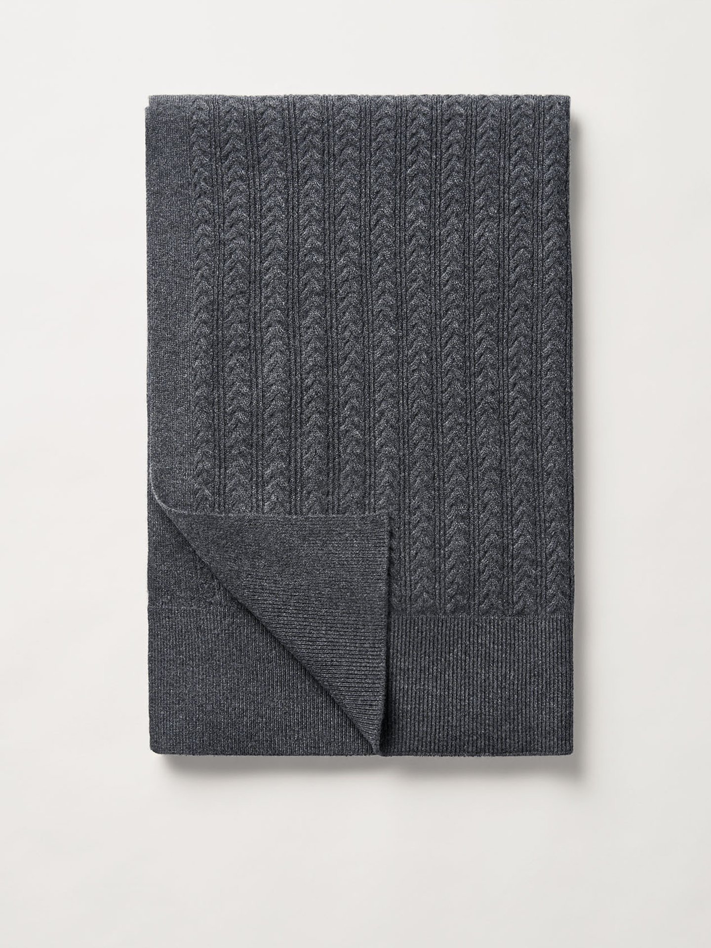 1639_092c9db470-pattern_scarf_dark_grey_2495_front-v2_mega.jpeg