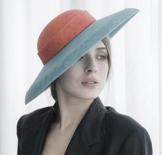 Laura Apsit Livens E Iss Hat.jpg