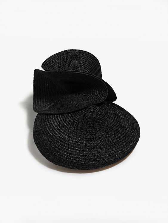 CHAPEAU_CÉRÉMONIE_ÉTÉ_PAILLE_BIBI_FLEUR_MADEMOISELLE-CHAPEAUX_NOIR_2-563x745.jpeg