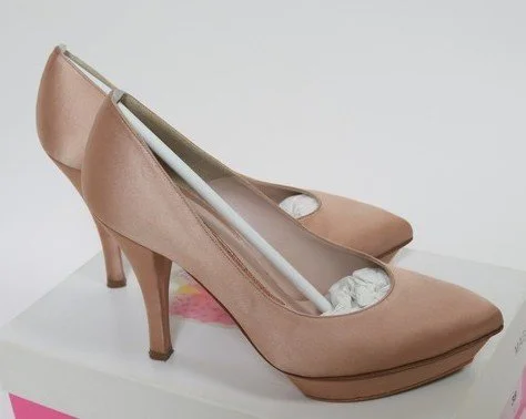 Magrit Platform Pointed Pumps in Light Pink Suede