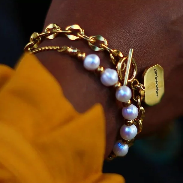 pearls bracelet.png