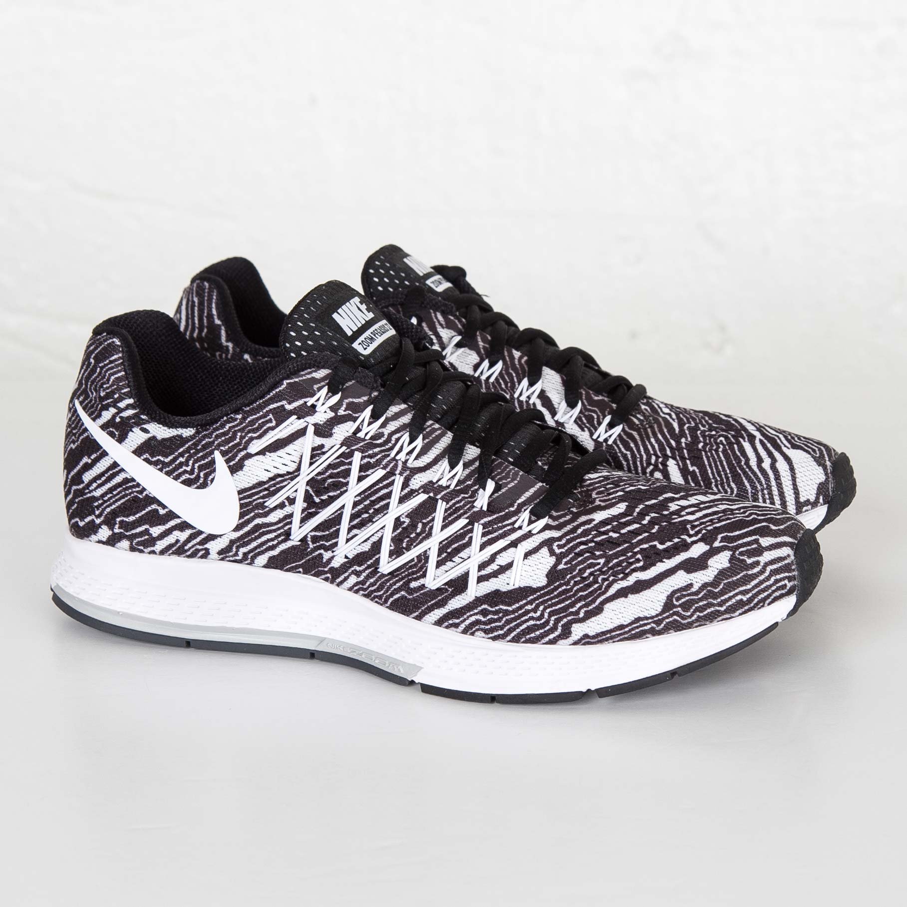 Nike Air Zoom Pegasus 32 Running Shoes in Black/White Print — UFO More