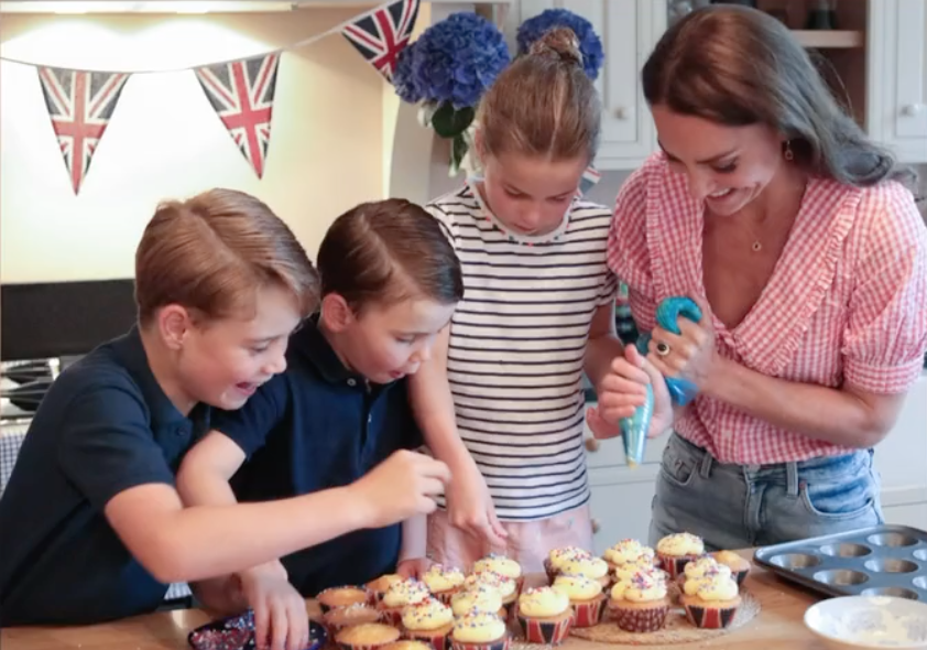 Queen Elizabeth's Platinum Jubilee: Baking Cakes