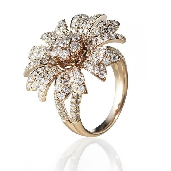 Christine Hvelplund Large Flower Ring in White Gold