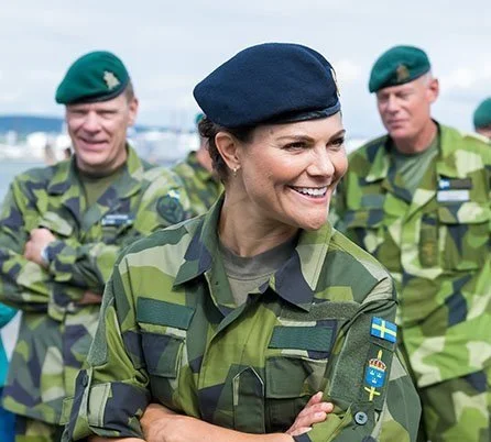 Crown Princess Victoria hands over Älvsborg's amphibious regiment's new flag