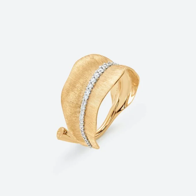Ole Lynggaard Leaves Medium Pavé Ring in 18k Yellow Gold