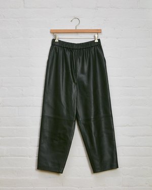 Dusan Carrot Trousers in Forest Green — UFO No More