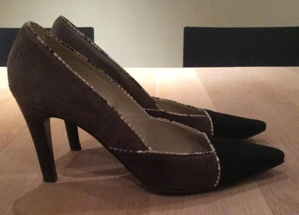 Natan Bicolor Ponyhair Pumps in Grey/Burgundy