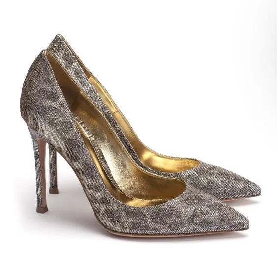 gianvito rossi pointed toe pump