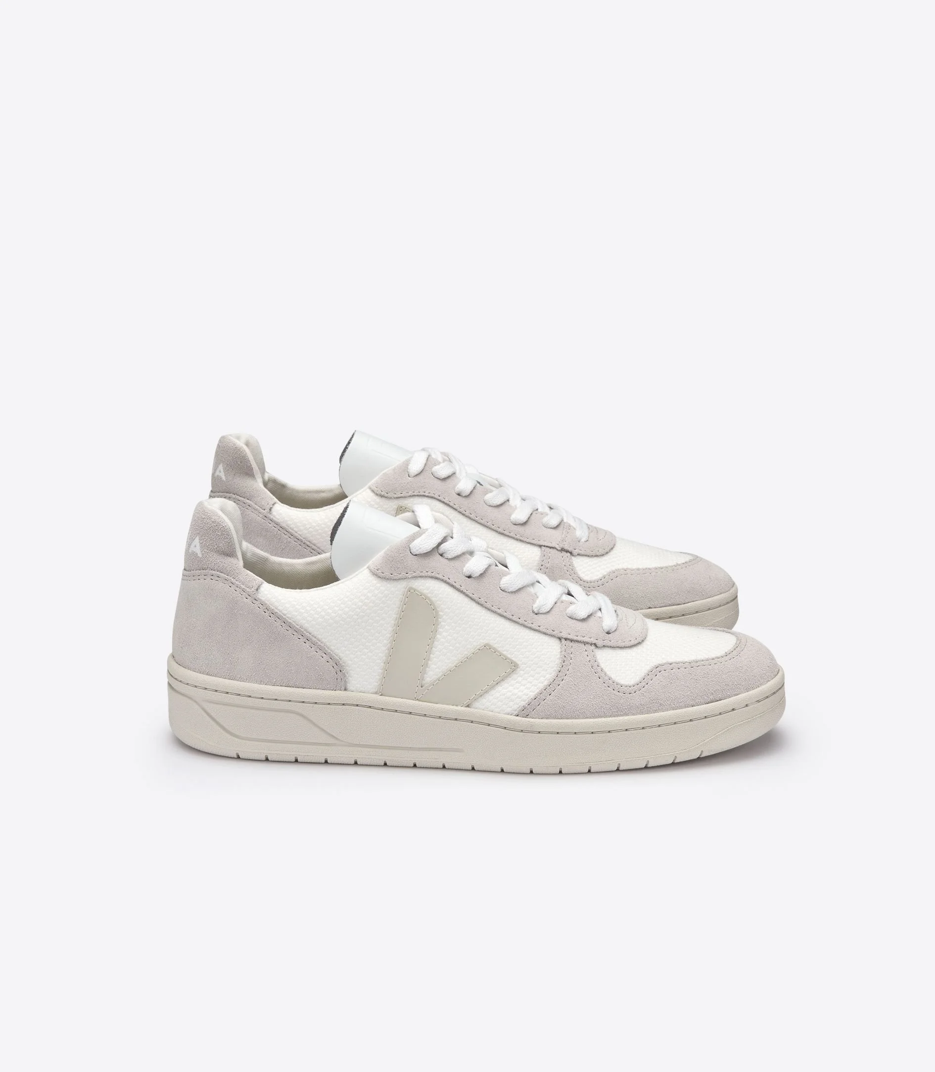 Veja V-10 Sneaker in B-Mesh White Natural Pierre
