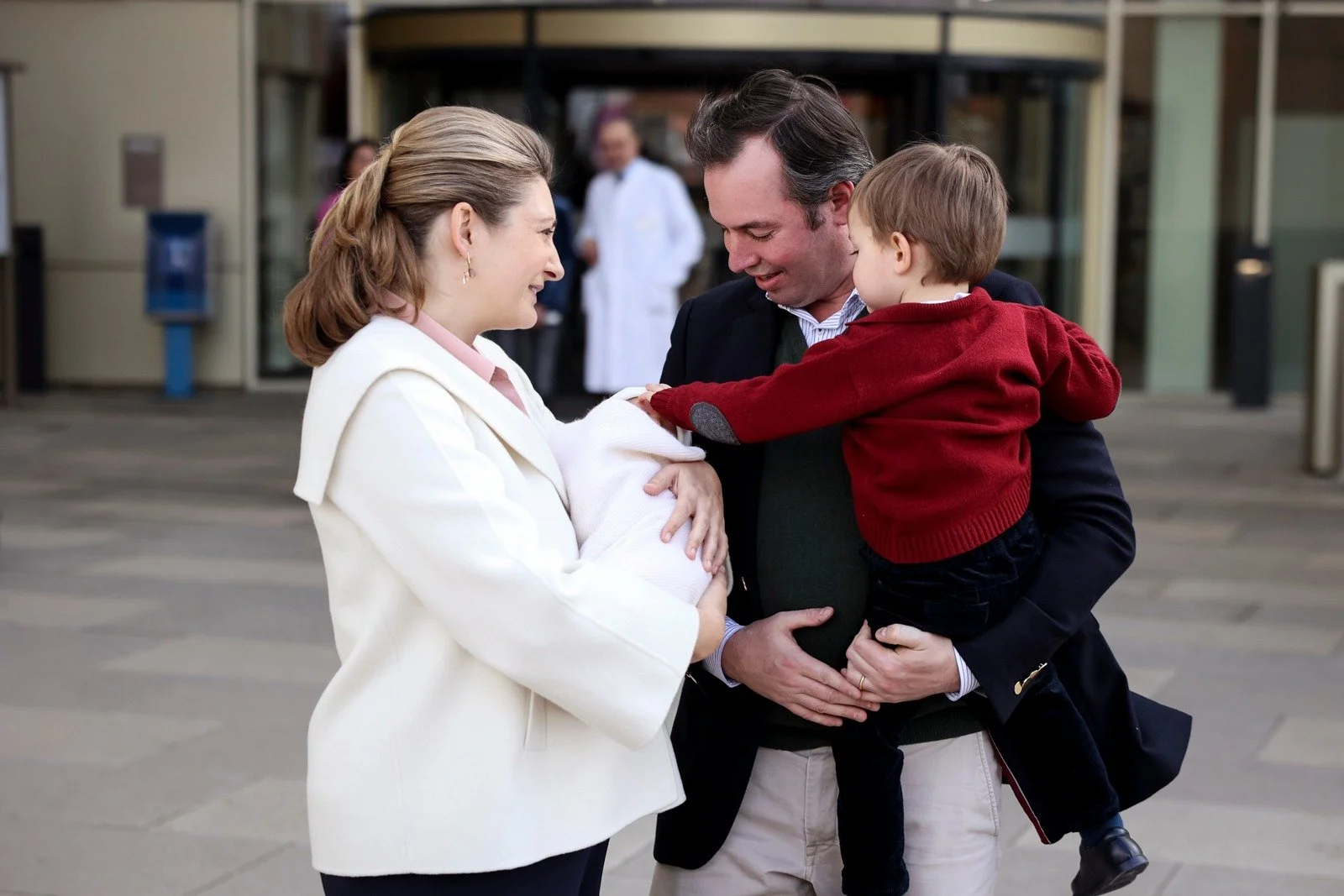 Hereditary Grand Ducal Couple and their sons leave the Grand Duchess Charlotte Maternity Hospital