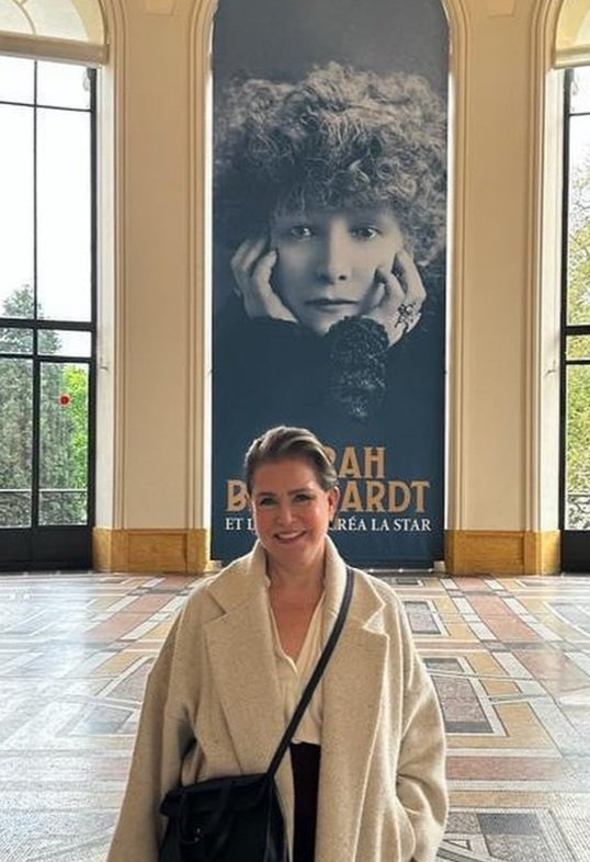 Grand Duchess Maria Teresa visits Sarah Bernhardt exhibition