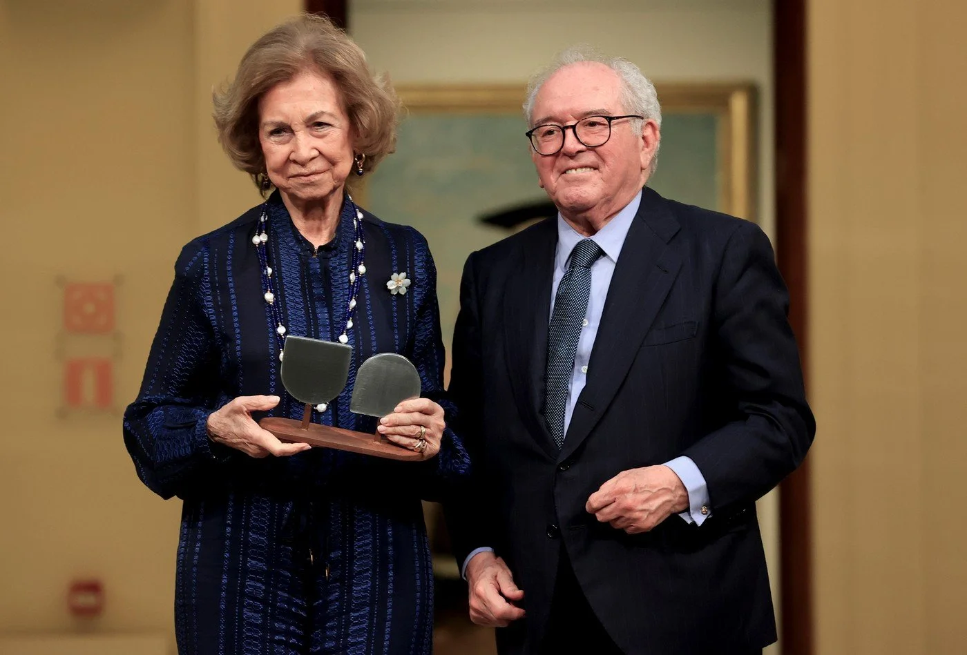 Queen Sofia receives the "Valor Añadido" Honor Award