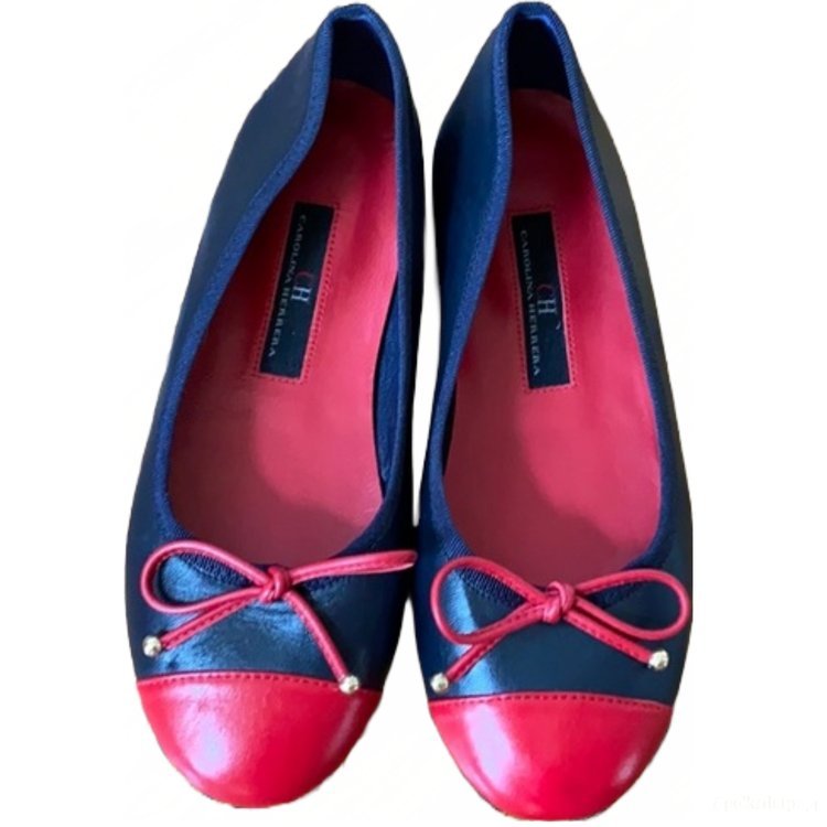 Carolina+Herrera+Girls+Cap-Toe+Ballet+Flats+in+Black+and+Red.jpeg
