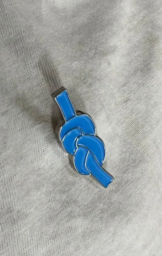 Barndiabetesfonden Blue Knot Pin