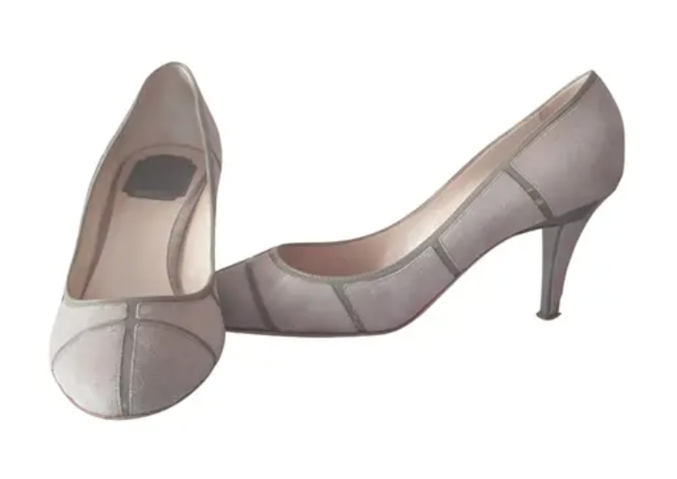 Dior pumps.png