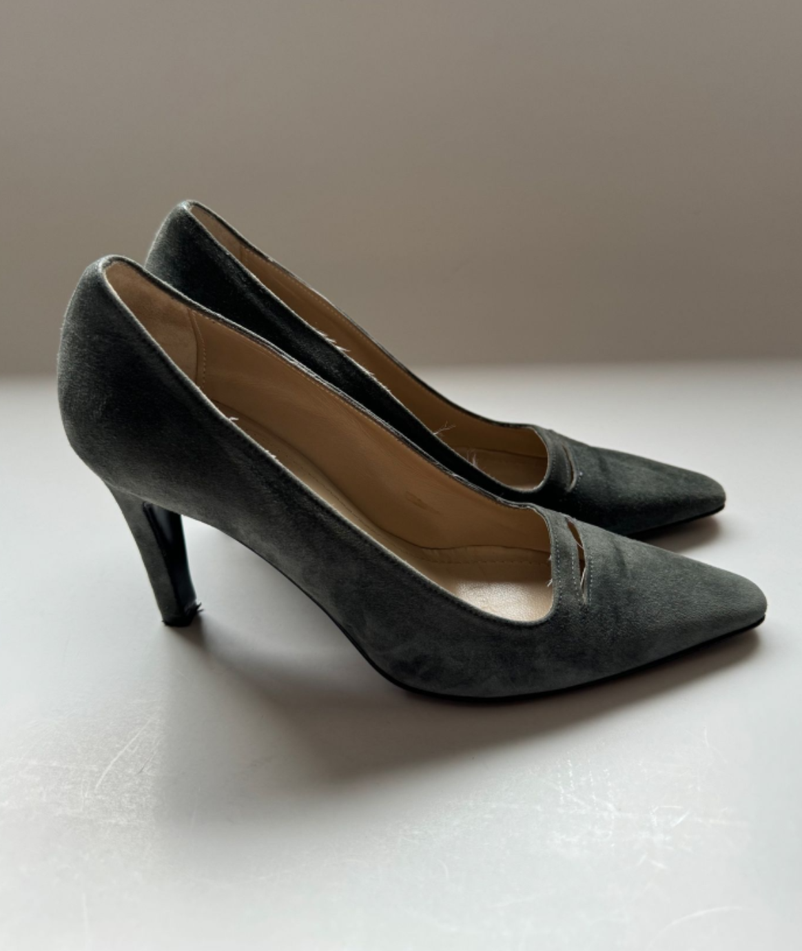 Natan Cut Out Detail Pumps in Grey Suede