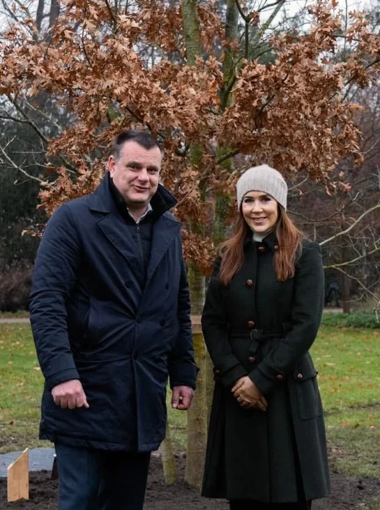 Queen Mary plants oak tree in Fælledparken in Copenhagen