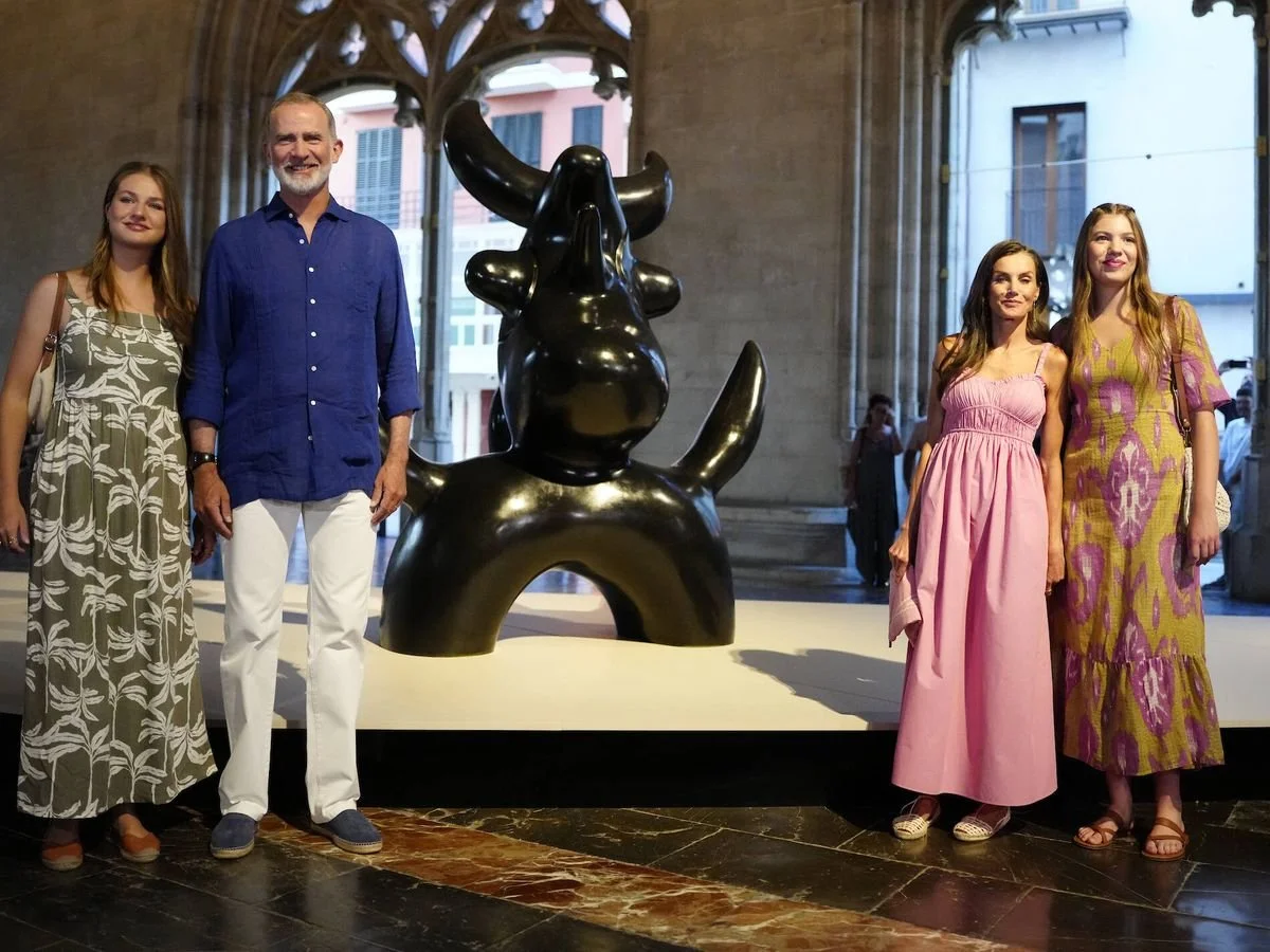 Spanish Royal Family visits Paysage Miró Exhibit