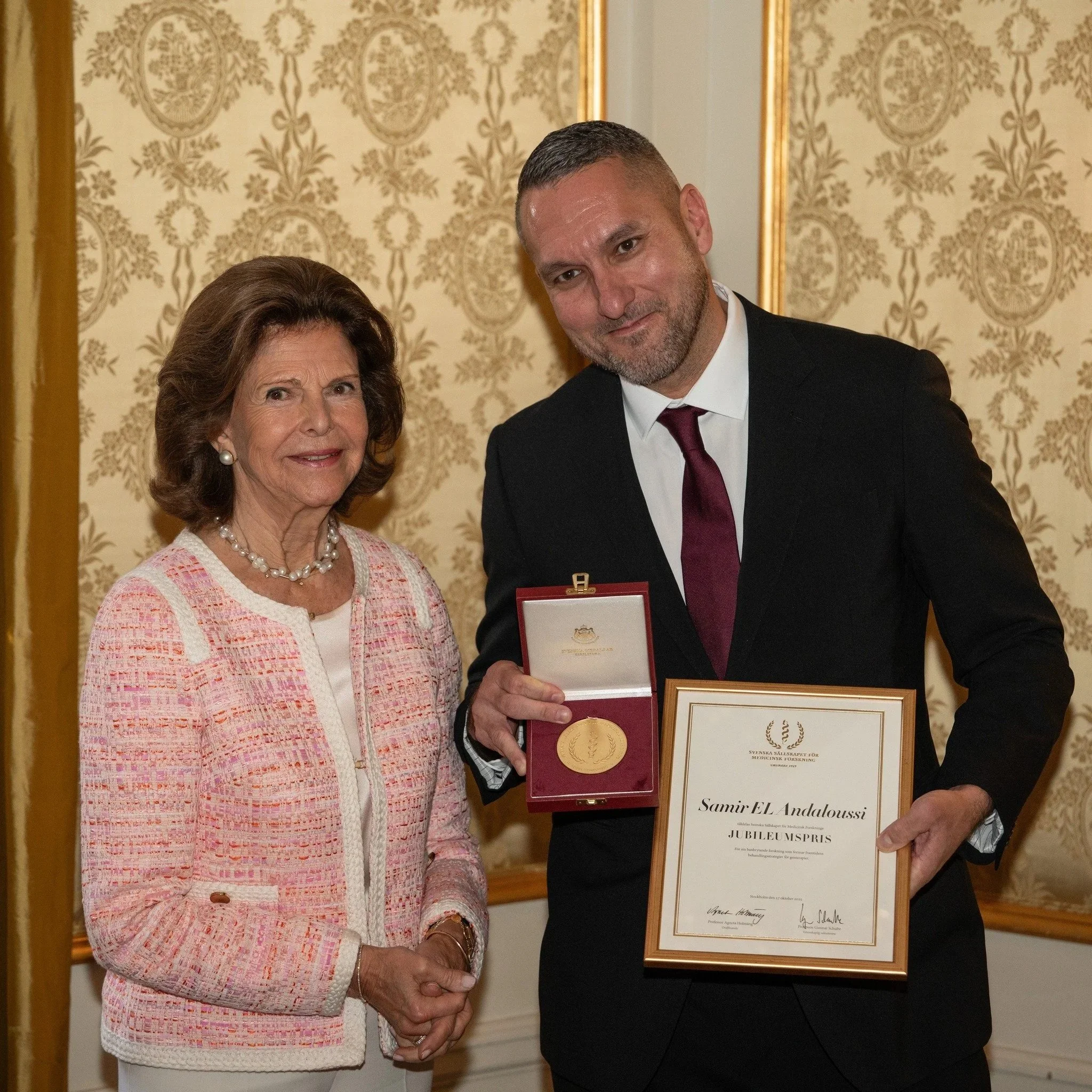 Queen Silvia presents Swedish Society for Medical Research's Jubilee Prize