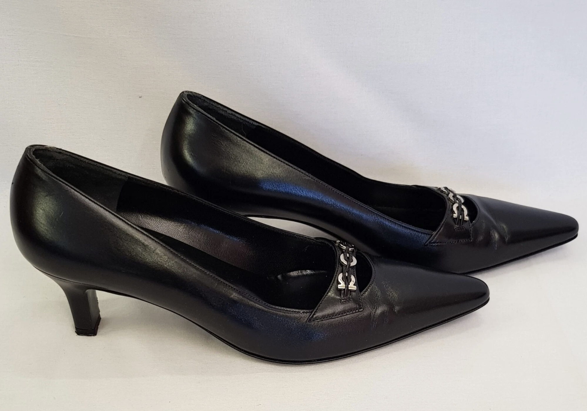 Salvatore Ferragamo Link Pumps in Navy Leather