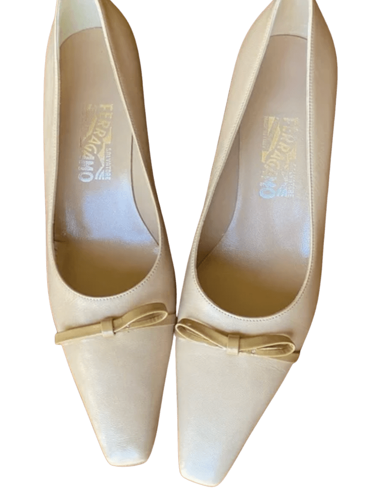Salvatore Ferragamo Zeri Pumps in Beige Leather — UFO No More display picture 1