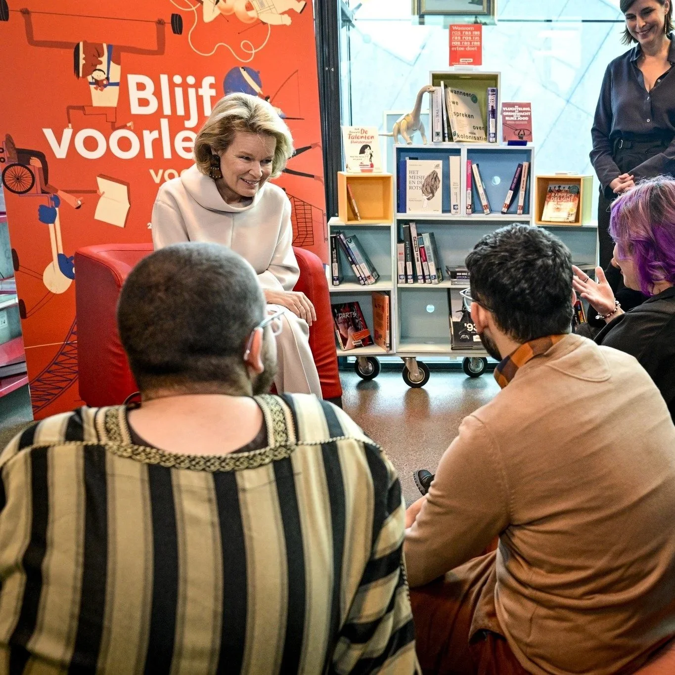 Queen Mathilde takes part in “Reading Out Loud Week”