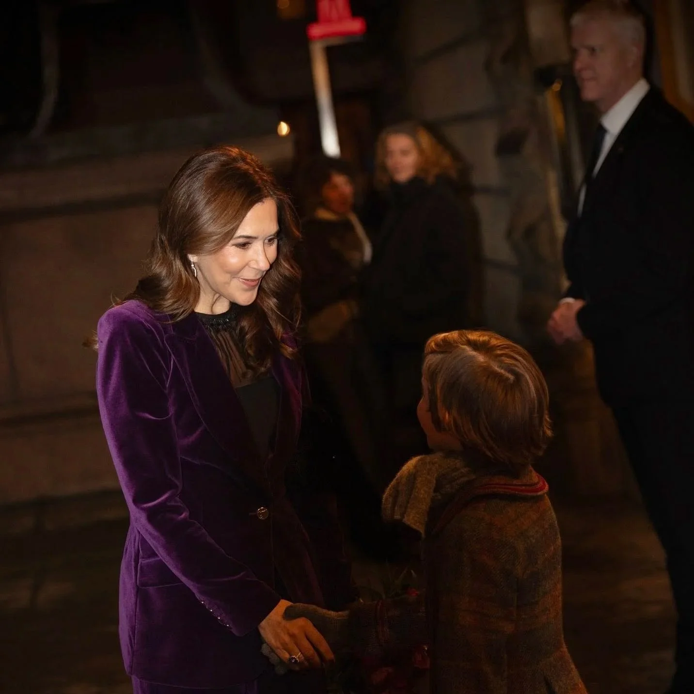 Queen Mary attends re-premiere of "Indenfor Murene"